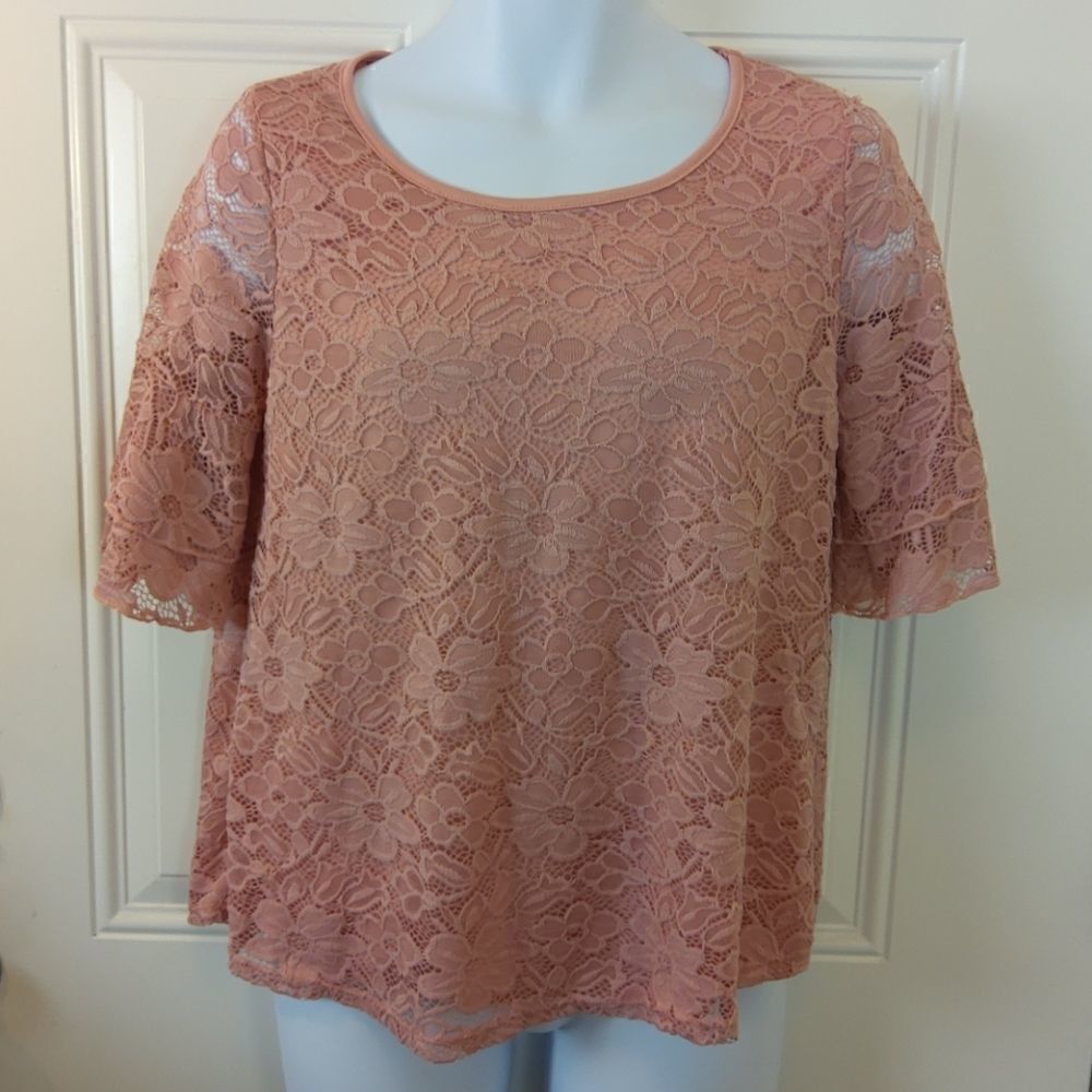 Rue Juju 3/4 sleeve lace fully lined blouse